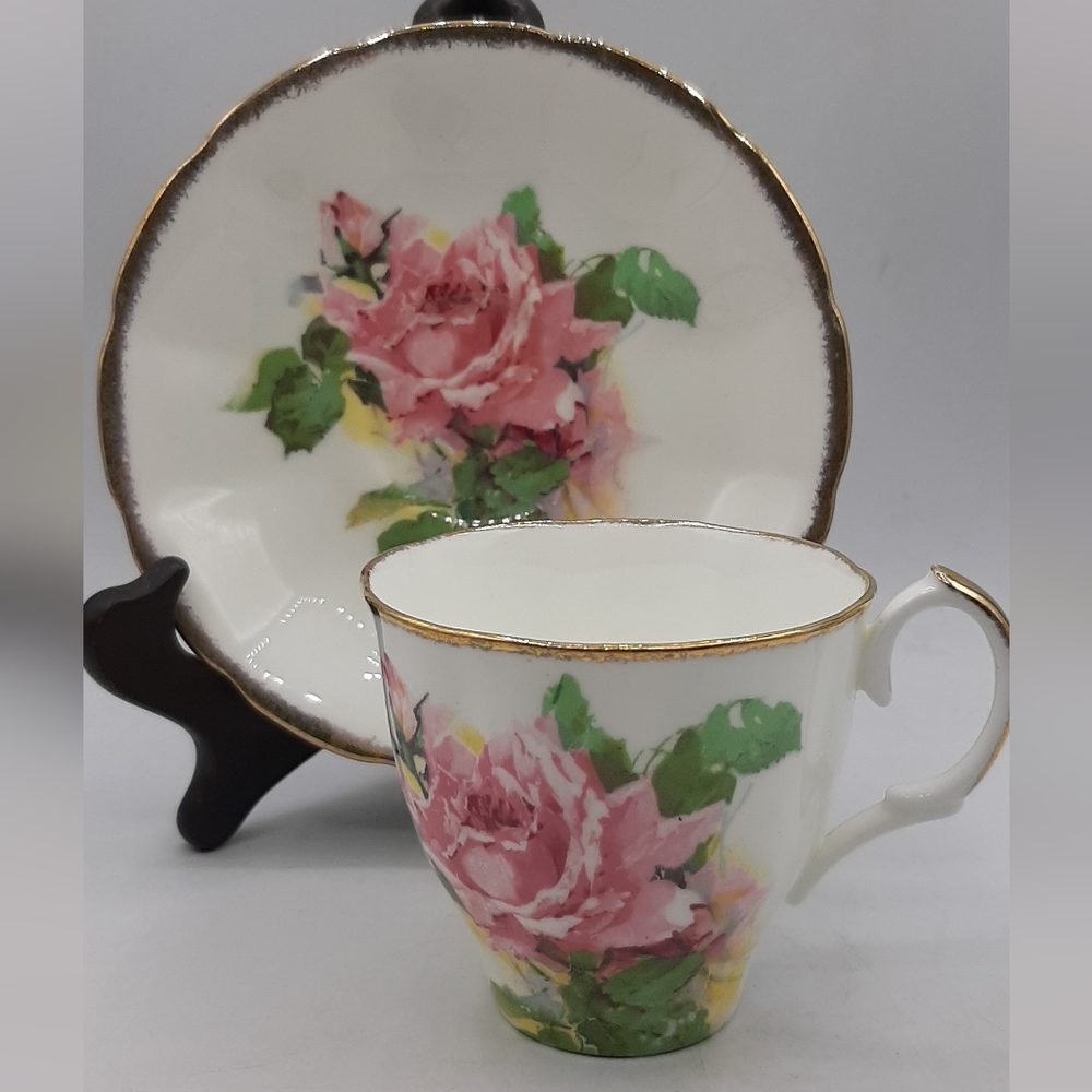 Beautiful Vintage Jason Large Cabbage Roses Fine Bone China Teacup & Saucer